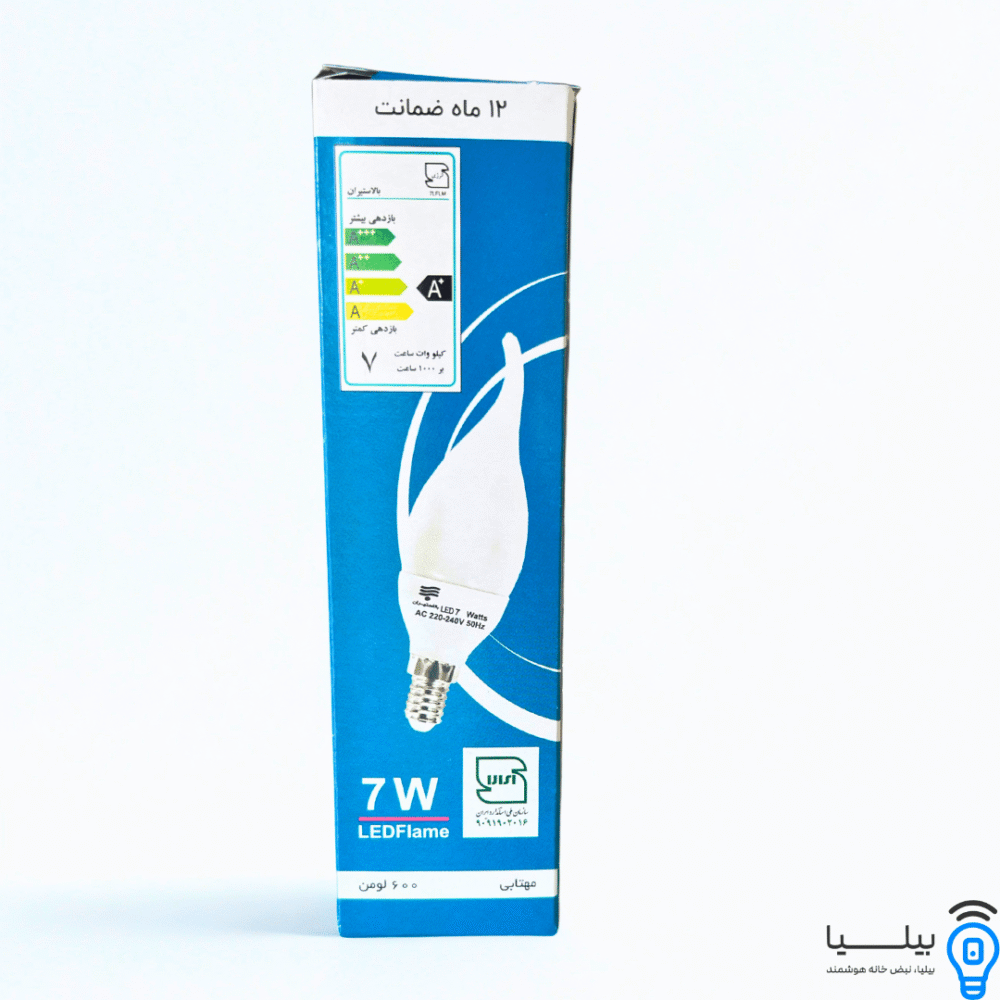 لامپ LED اشکی ۷ وات C37 در دست یک فرد برای نمایش اندازه واقعی