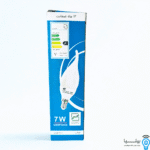 لامپ LED اشکی ۷ وات C37 در دست یک فرد برای نمایش اندازه واقعی