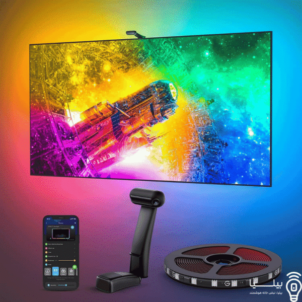نمای زاویه‌دار از تلویزیون دارای نوار LED هوشمند Govee T2 با نورپردازی رنگی، دوربین دوگانه و اپلیکیشن موبایل، مناسب اتاق نشیمن مدرن